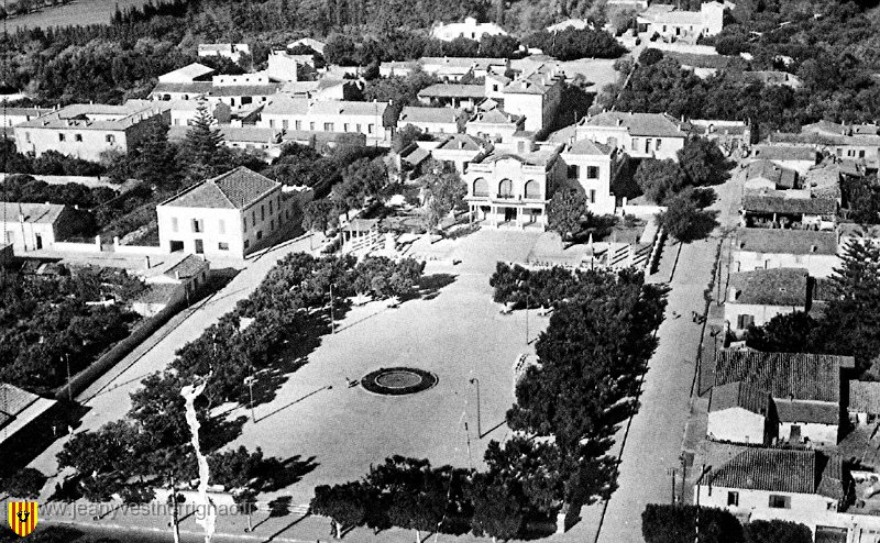 La place et la Mairie.jpg - La place et la mairie